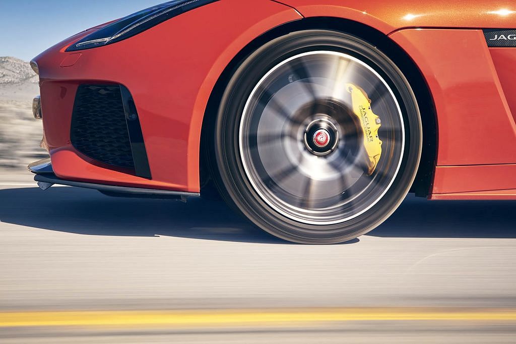 6-JAGUAR-F-TYPE-SVR