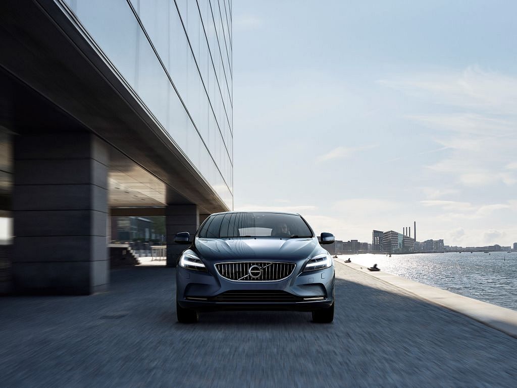 179368_Volvo_V40_T5_Inscription_Location_Front