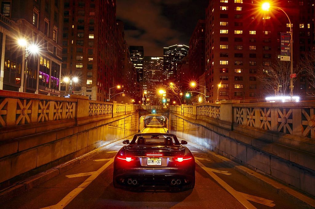 1-Jaguar-F-TYPE-SV-R-Tunnel