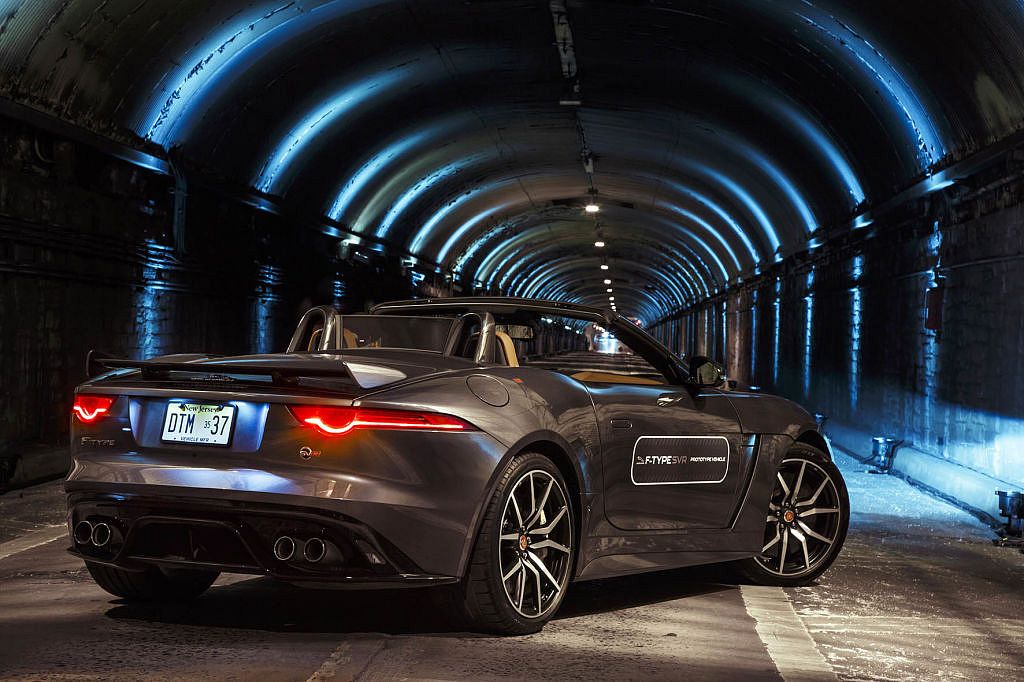 3-Jaguar-F-TYPE-SV-R-Tunnel