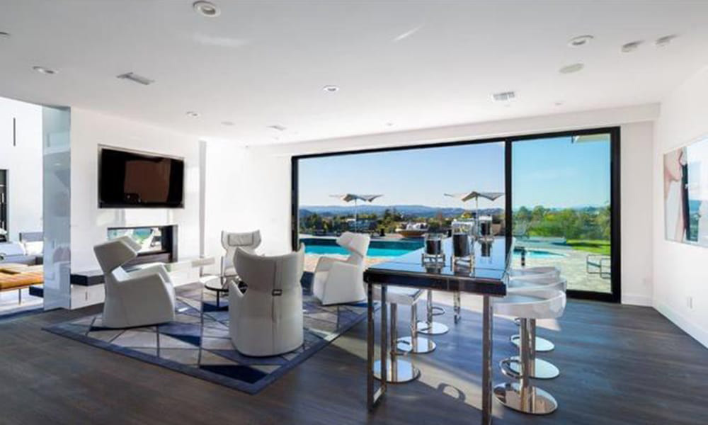 John-Legend-And-Chrissy-Teigen-Beverly-Hills-Real-Estate-BAr 16-21-38-393