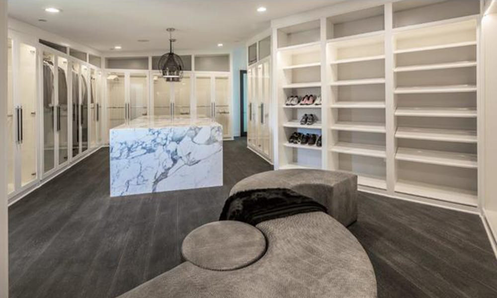 John-Legend-And-Chrissy-Teigen-Beverly-Hills-Real-Estate-Closet 16-21-39-025
