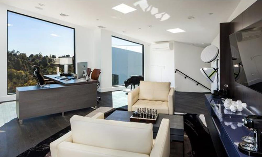 John-Legend-And-Chrissy-Teigen-Beverly-Hills-Real-Estate-Office 16-21-41-199