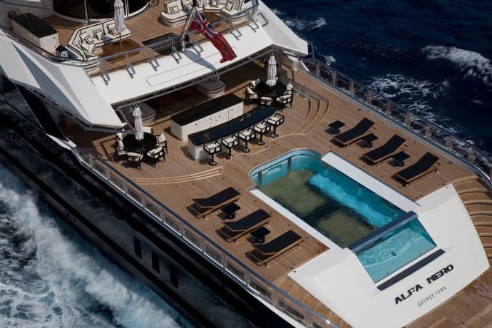 Alfa-Nero-piscine-yacht-690x460
