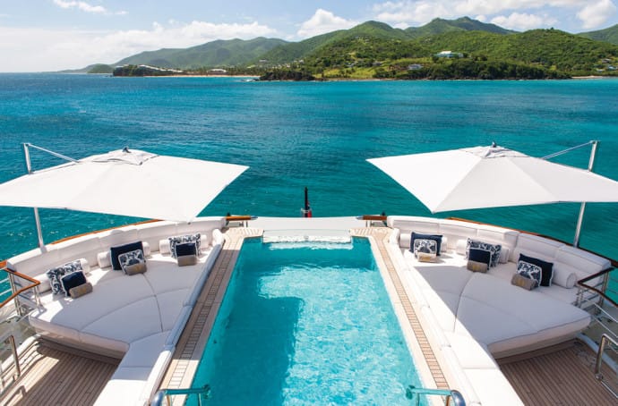 Quattroelle-piscine-Yacht-vue-de-haut-690x454