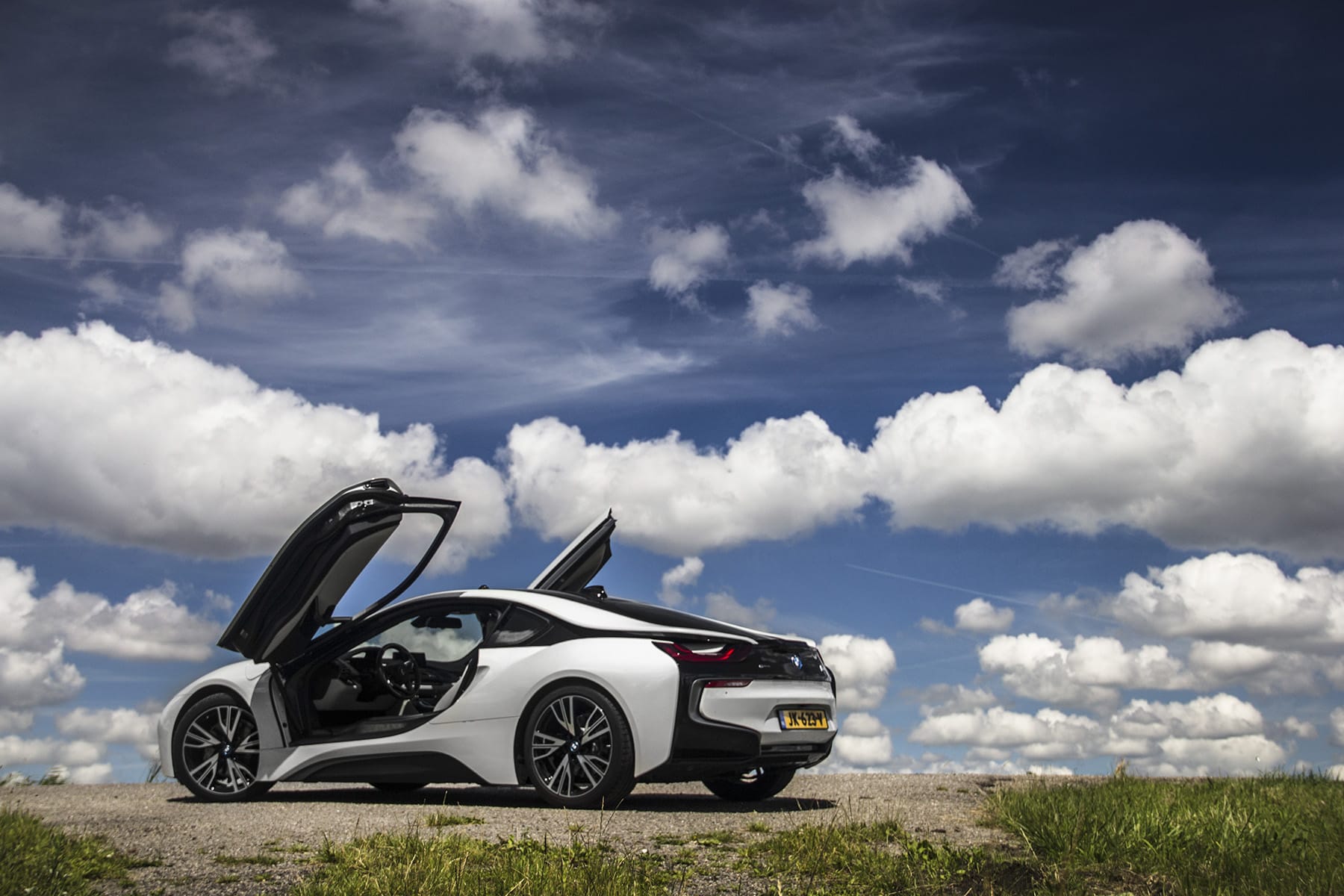 BMW-i8-Back-01-Web