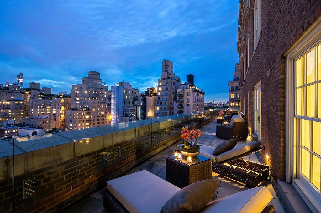 Mark-Five-Bedroom-Suite-Terrace-Night--2000x1333