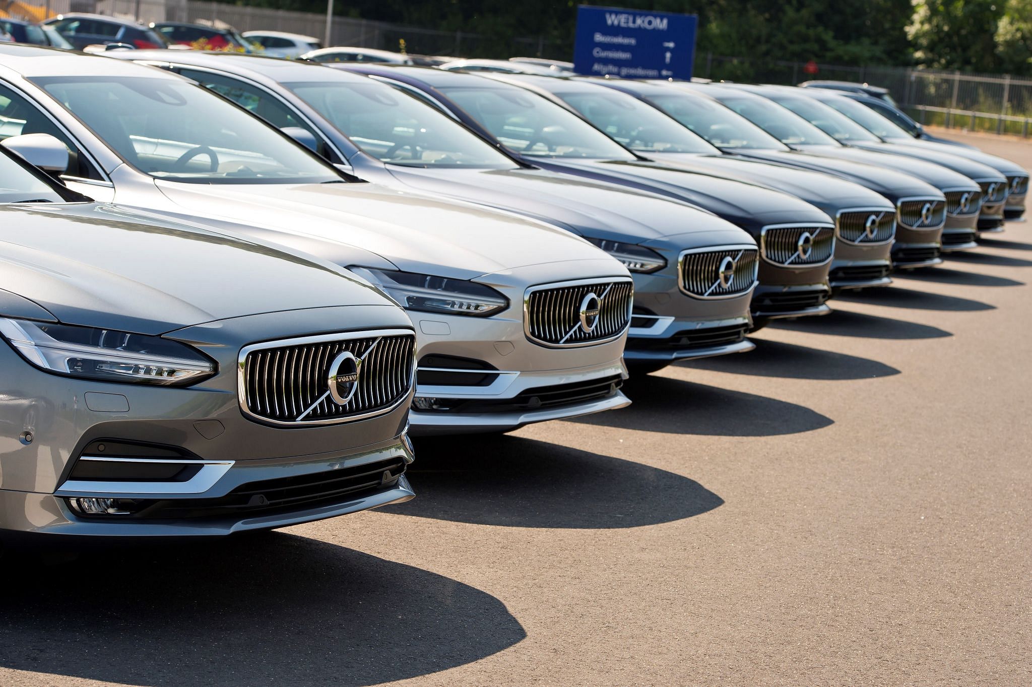 194284_Nieuwe_Volvo_S90_bij_de_dealers_gearriveerd