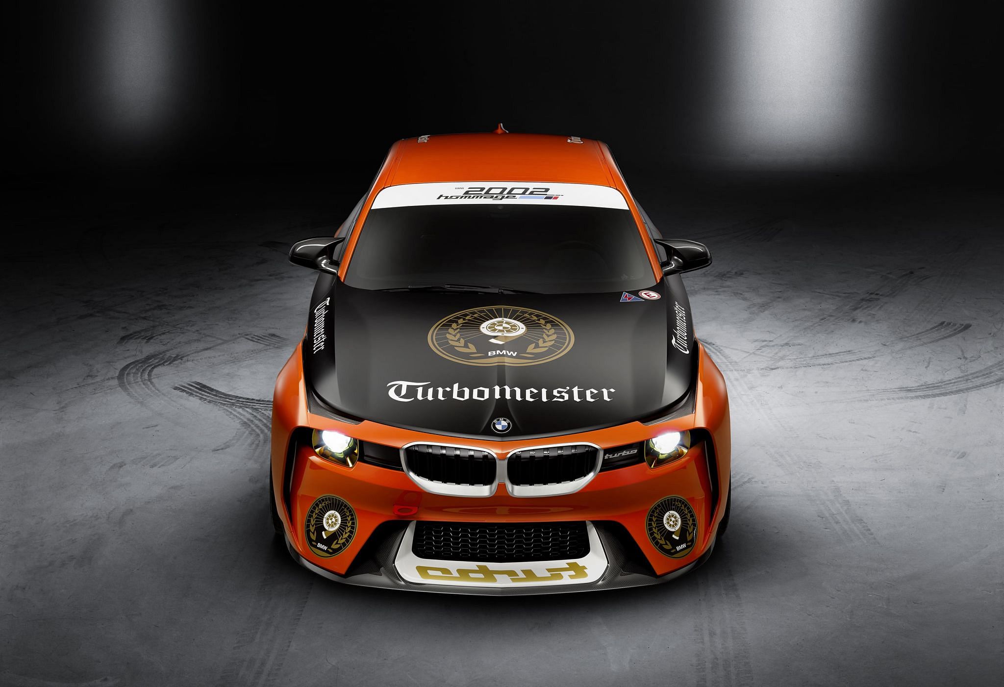 P90230176_highRes_bmw-2002-hommage-08-