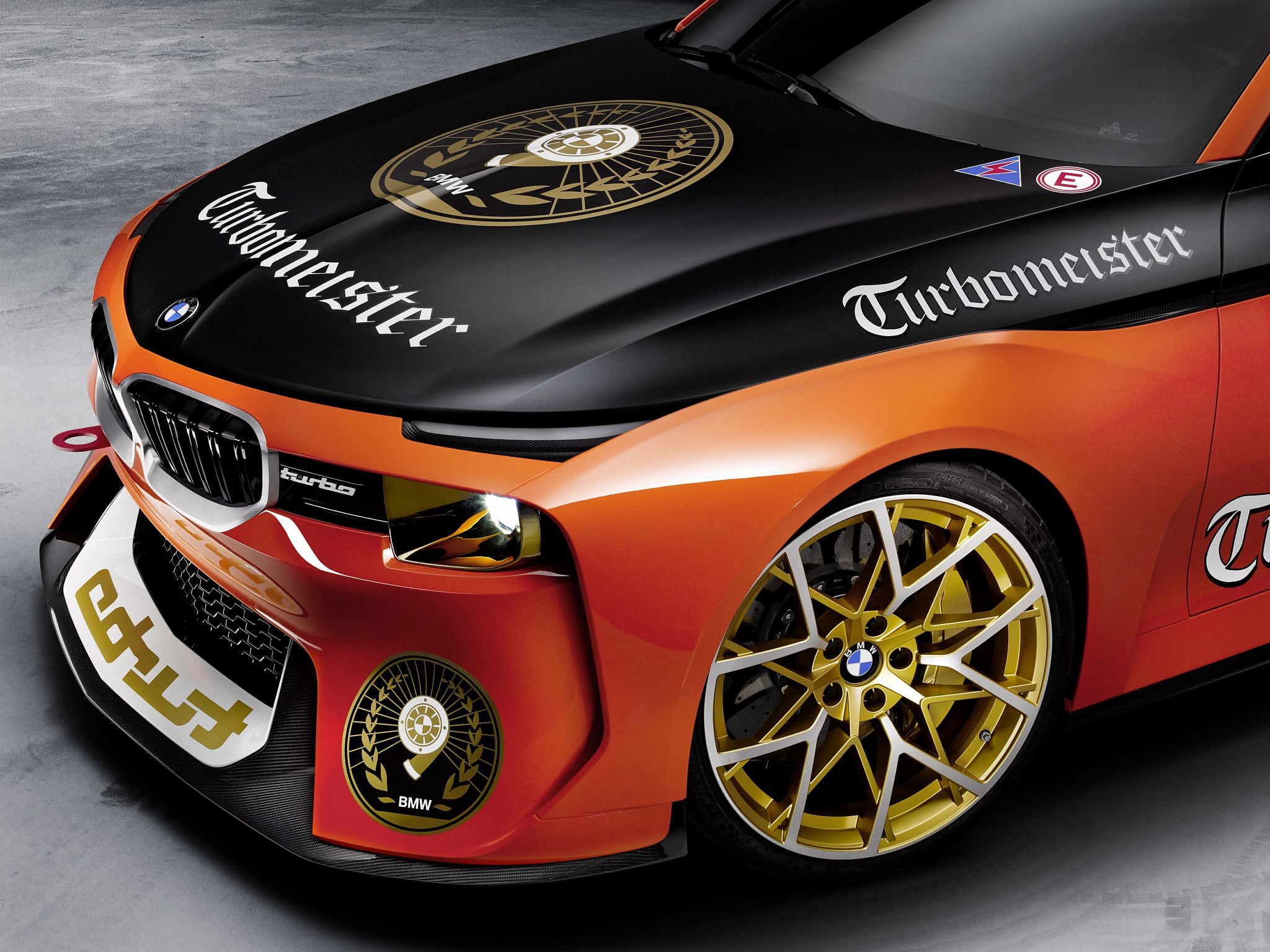 P90230179_highRes_bmw-2002-hommage-08-