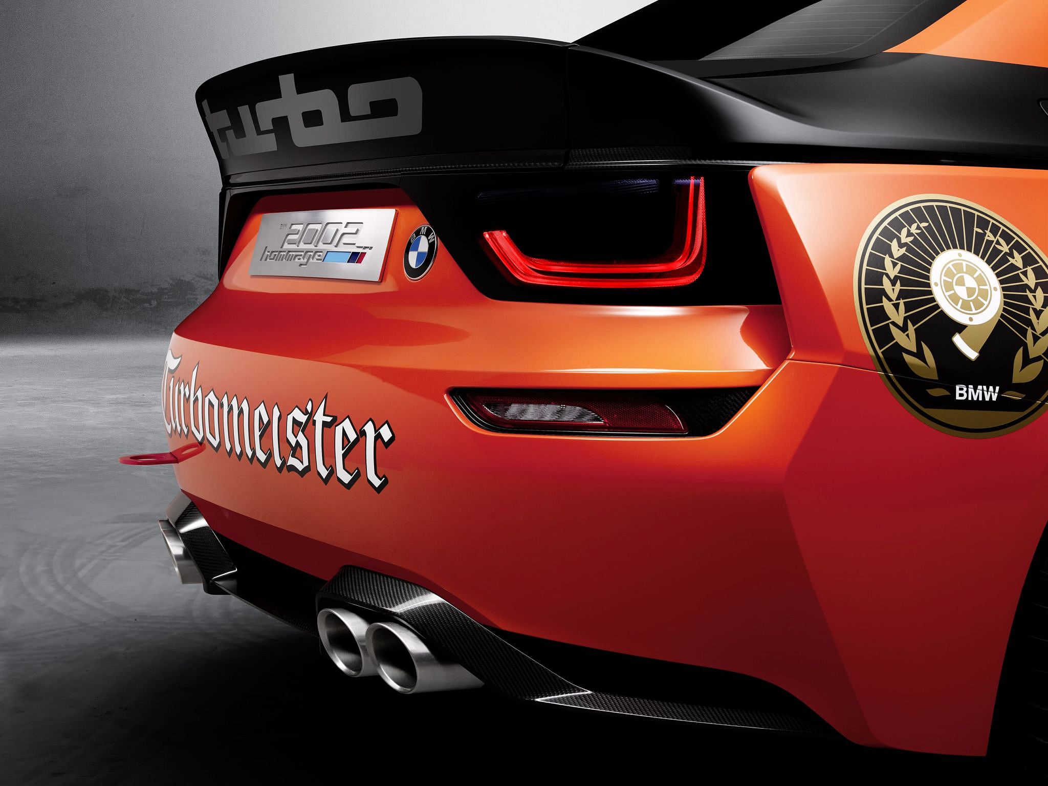P90230180_highRes_bmw-2002-hommage-08-