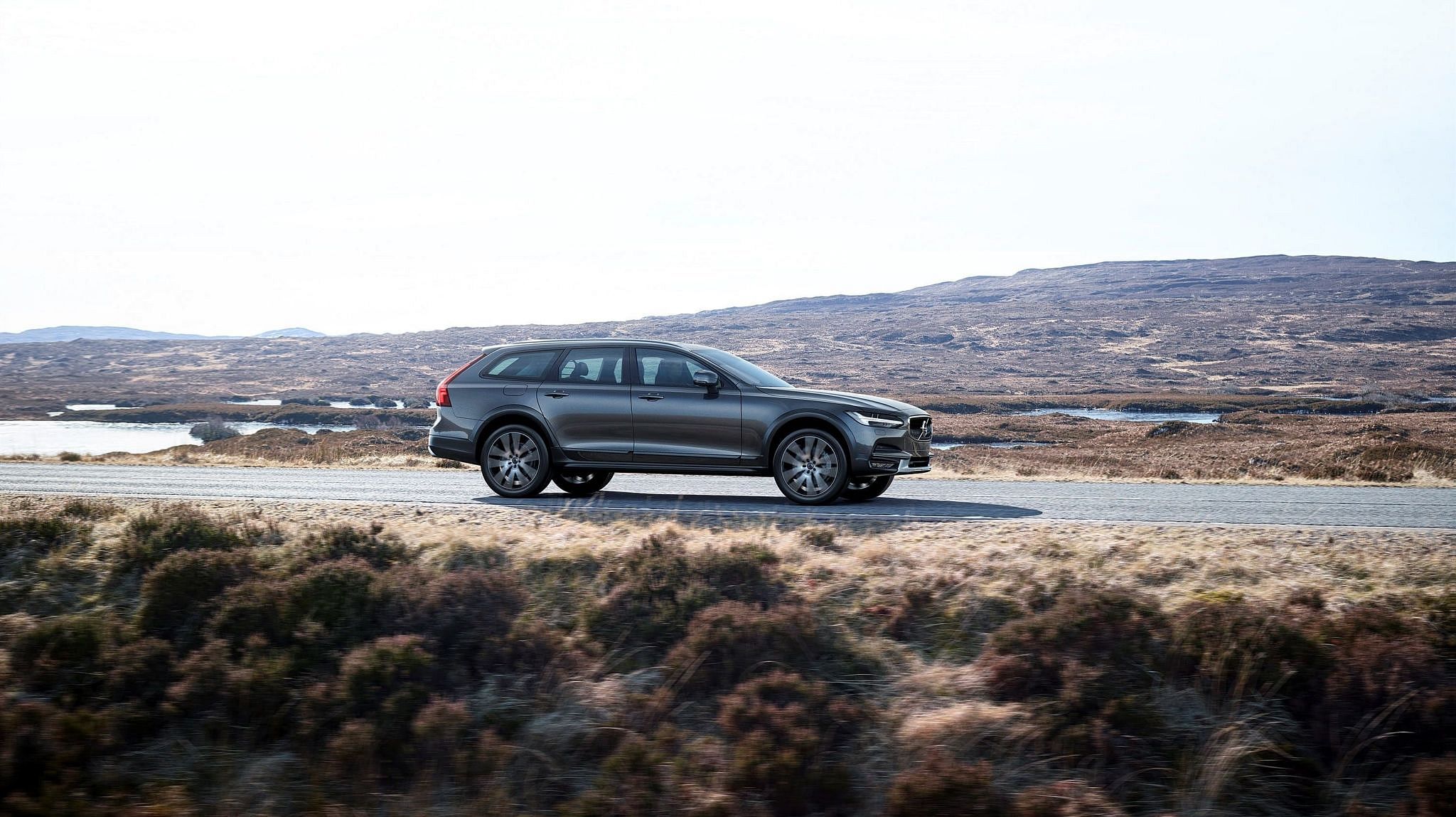 198672_new_volvo_v90_cross_country_driving