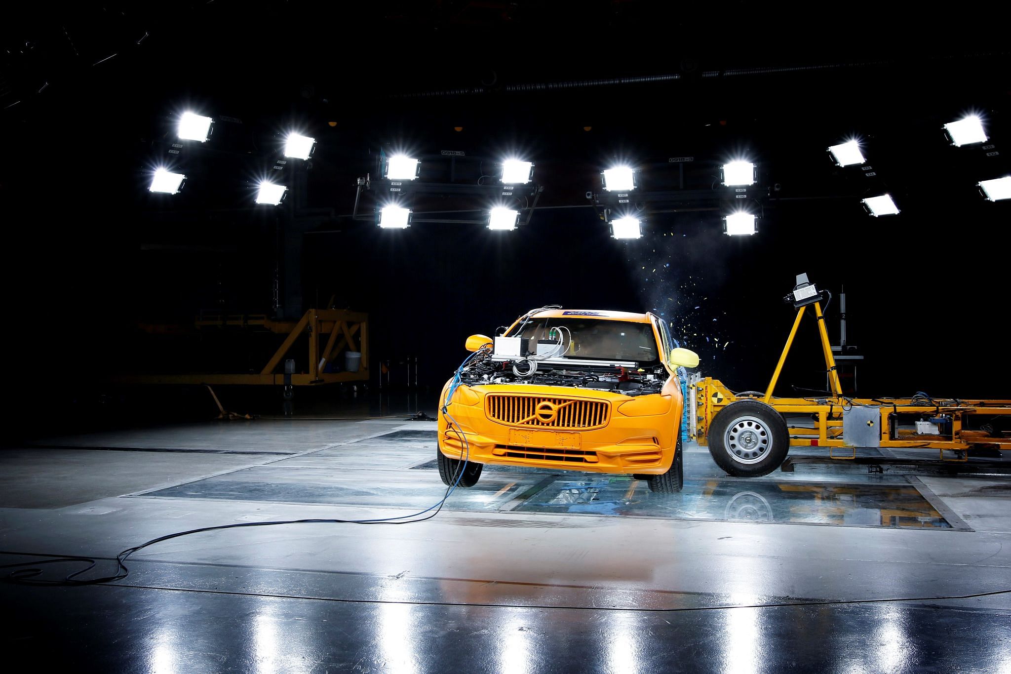 198724_new_volvo_v90_cross_country_crash_test_side_impact_collision