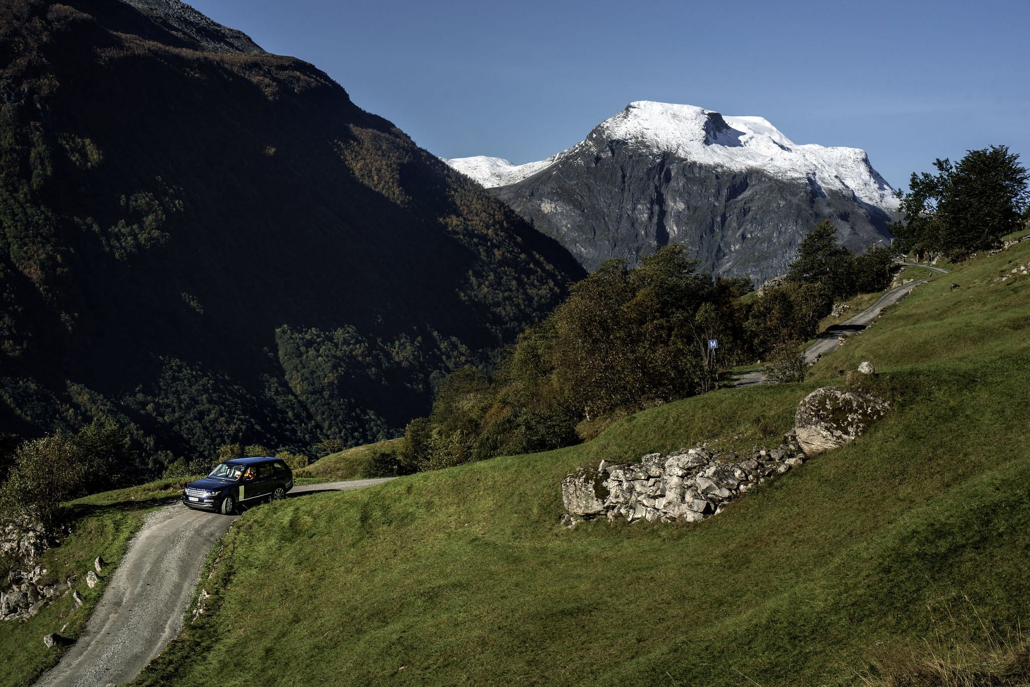 32-range-rover-jonas-bendiksen
