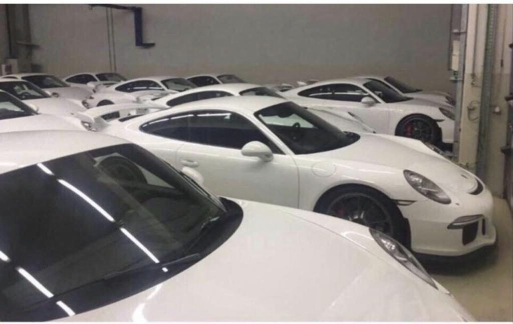 18 stuks Porsche 911 3.8 GT3 marktplaats Pure Luxe