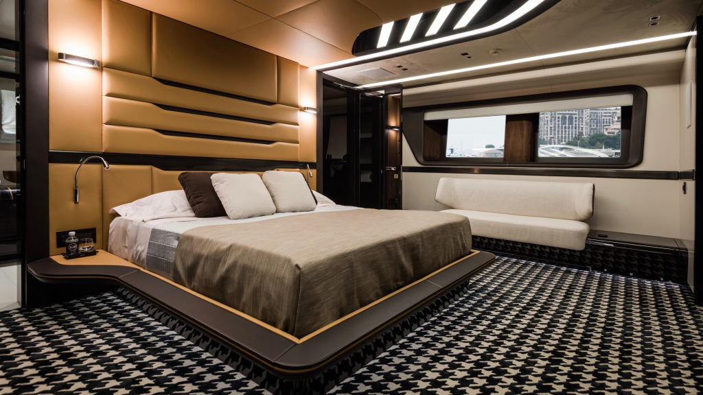 dynamiq porsche gtt 115 hybride superjacht Pure Luxe