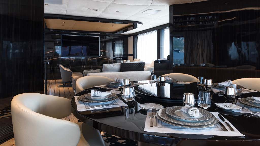 dynamiq porsche gtt 115 hybride superjacht Pure Luxe