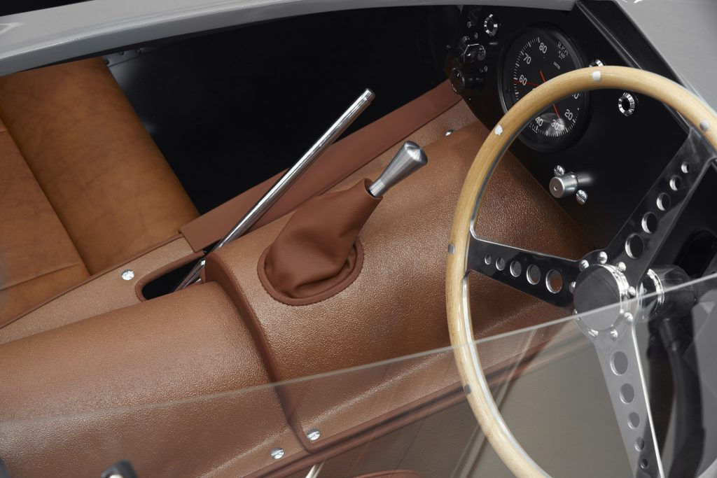jaguar d-type land rover le mans Pure Luxe