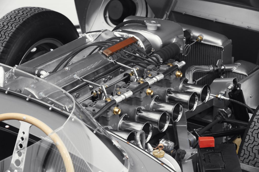 jaguar d-type land rover le mans Pure Luxe