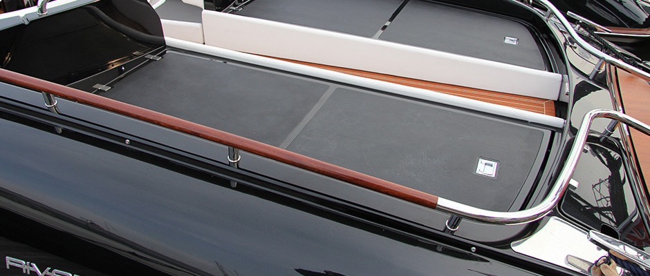 riva 44 rivarama lenger yachts boot Pure Luxe