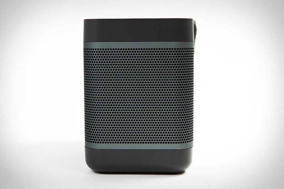 Bang & Olufsen Beoplay Beolit 17 bluetooth speaker Pure Luxe