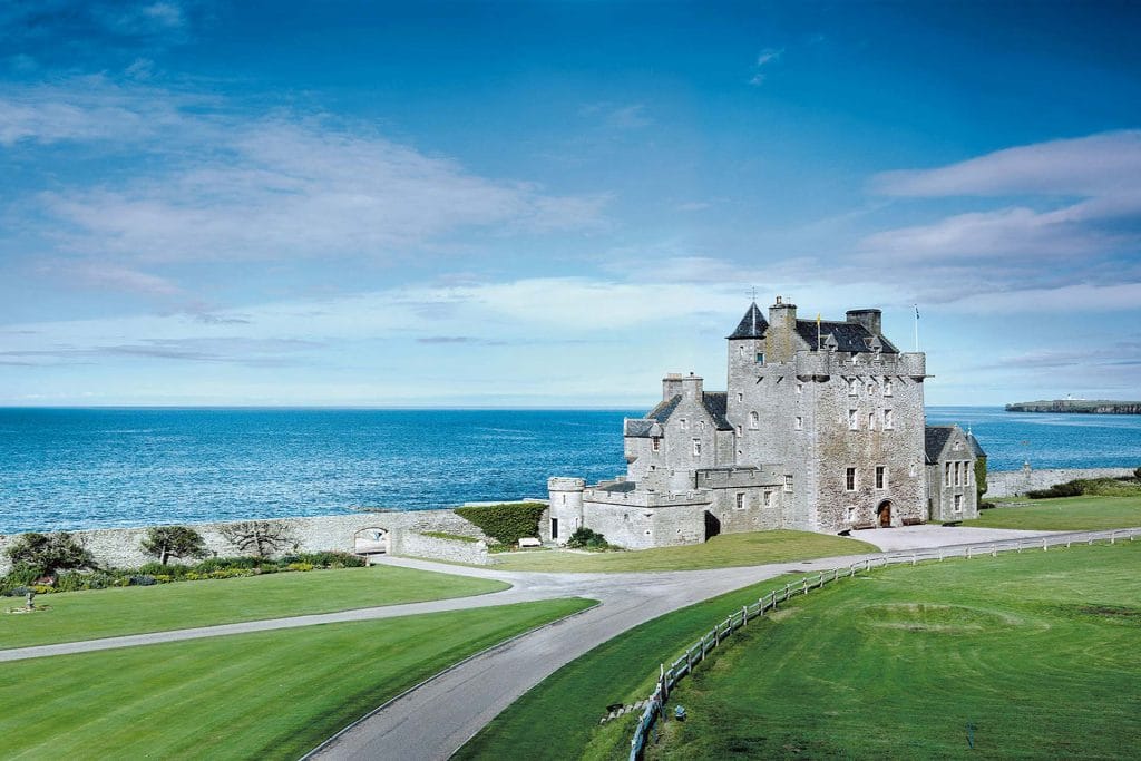 ackergill tower kasteel engeland sinclair bay knight frank Pure Luxe