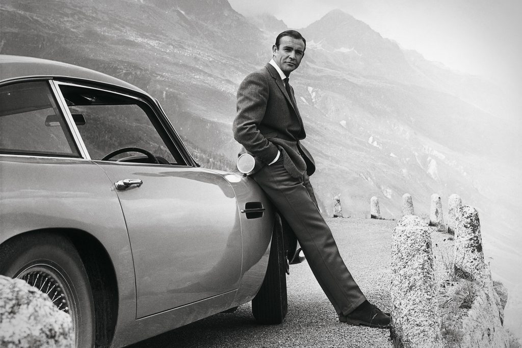 aston martin db5 james bond 007 goldfinger Pure Luxe