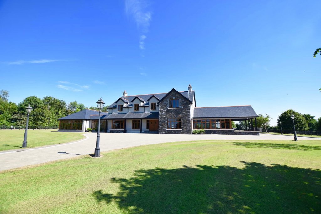 huis ierland moneymore kartbaan stanley best estate agents Pure Luxe