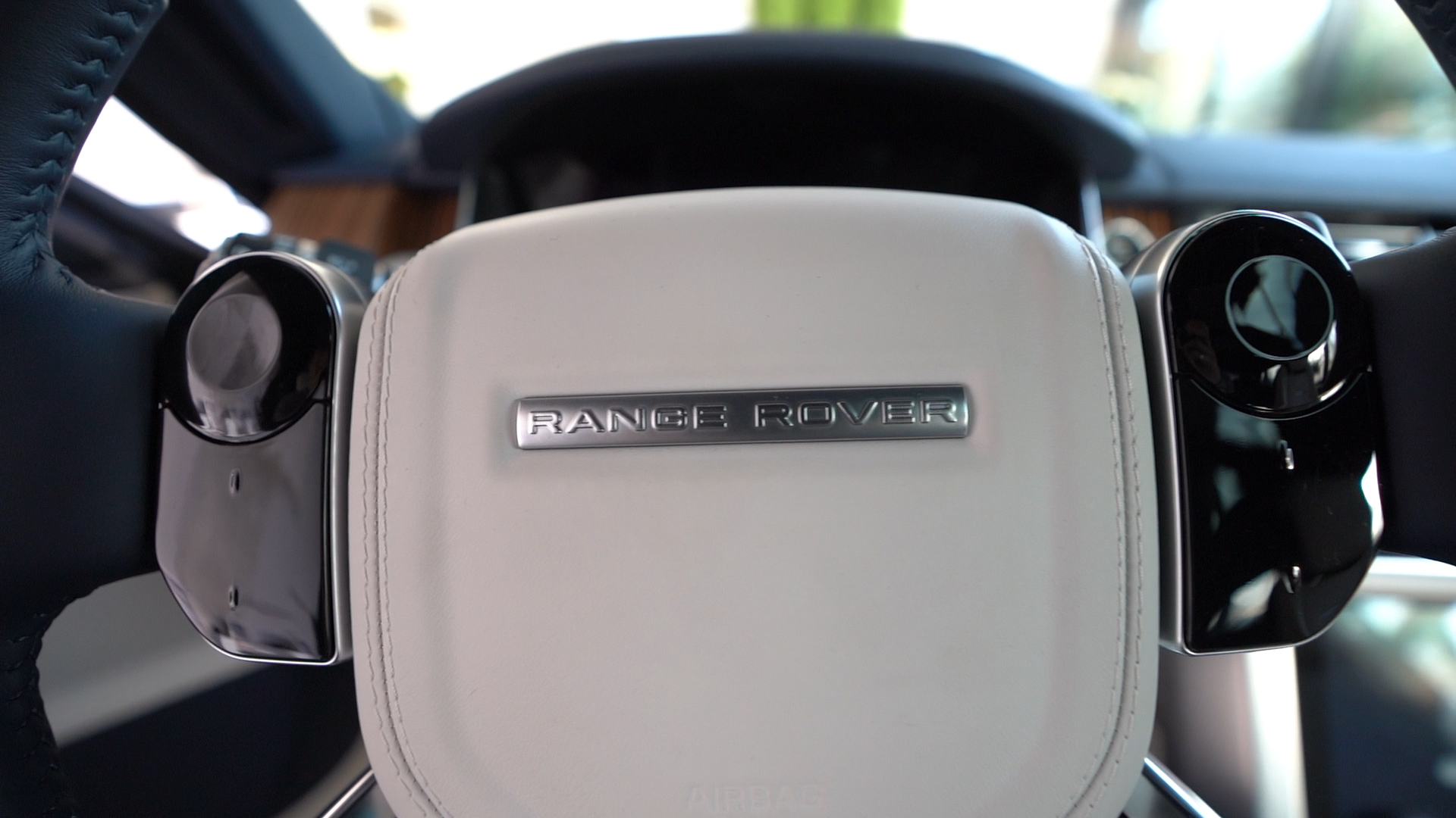 Range Rover SV Coupé Land Rover Jaguar Pure Luxe