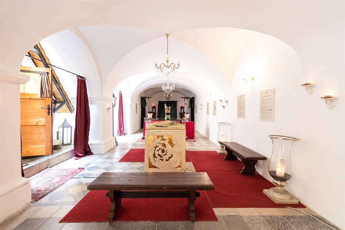 Mozart's Last Castle Pure Luxe