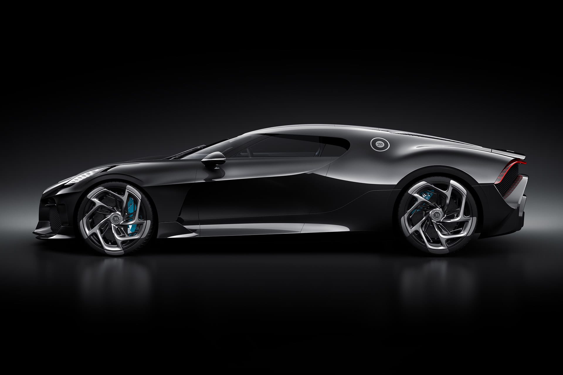 bugatti la voiture noire coupe Pure Luxe
