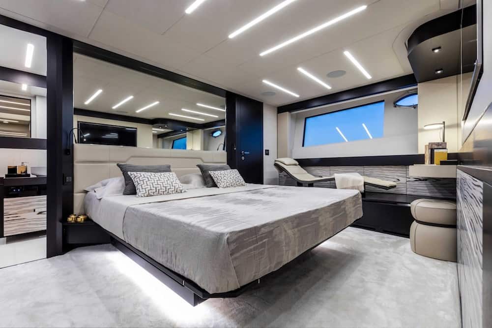 pershing 8X superjacht Ferretti Group Pure Luxe