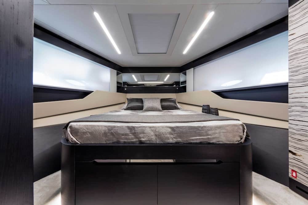 pershing 8X superjacht Ferretti Group Pure Luxe