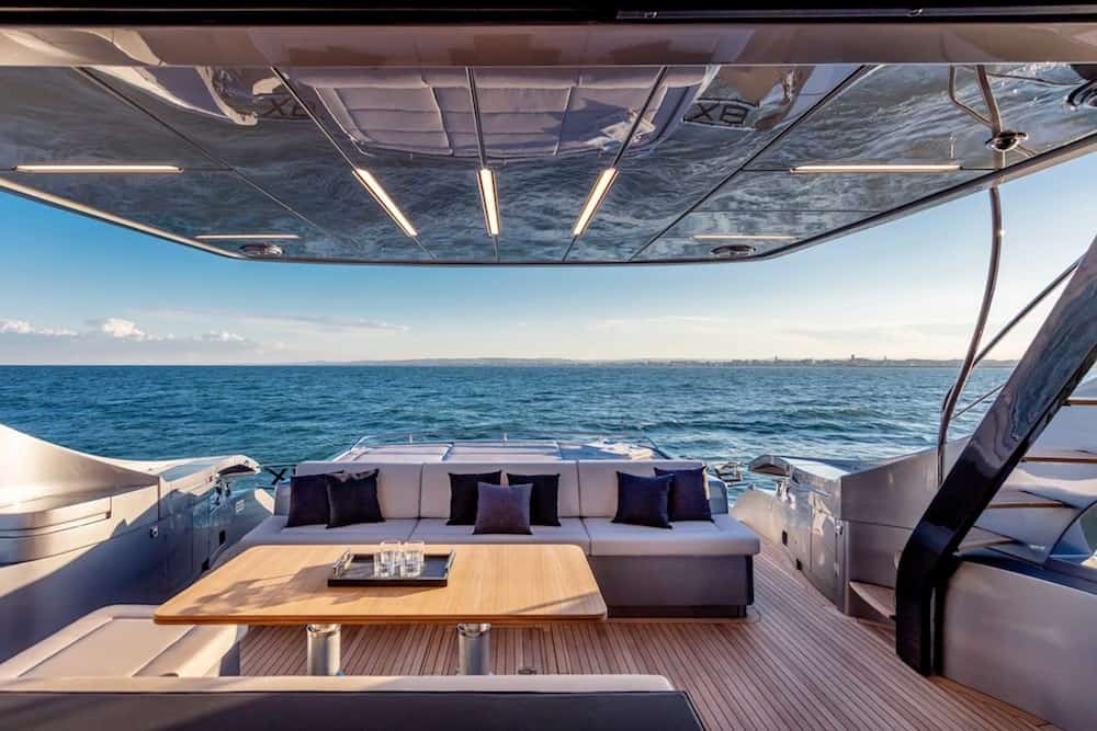 pershing 8X superjacht Ferretti Group Pure Luxe