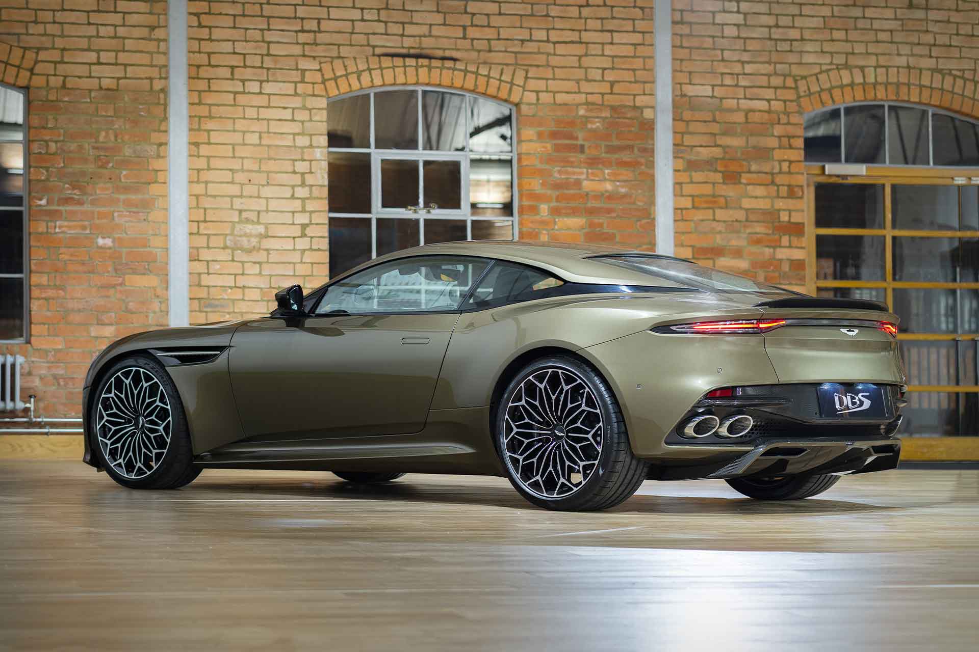 aston martin dbs superleggera james bond Pure Luxe