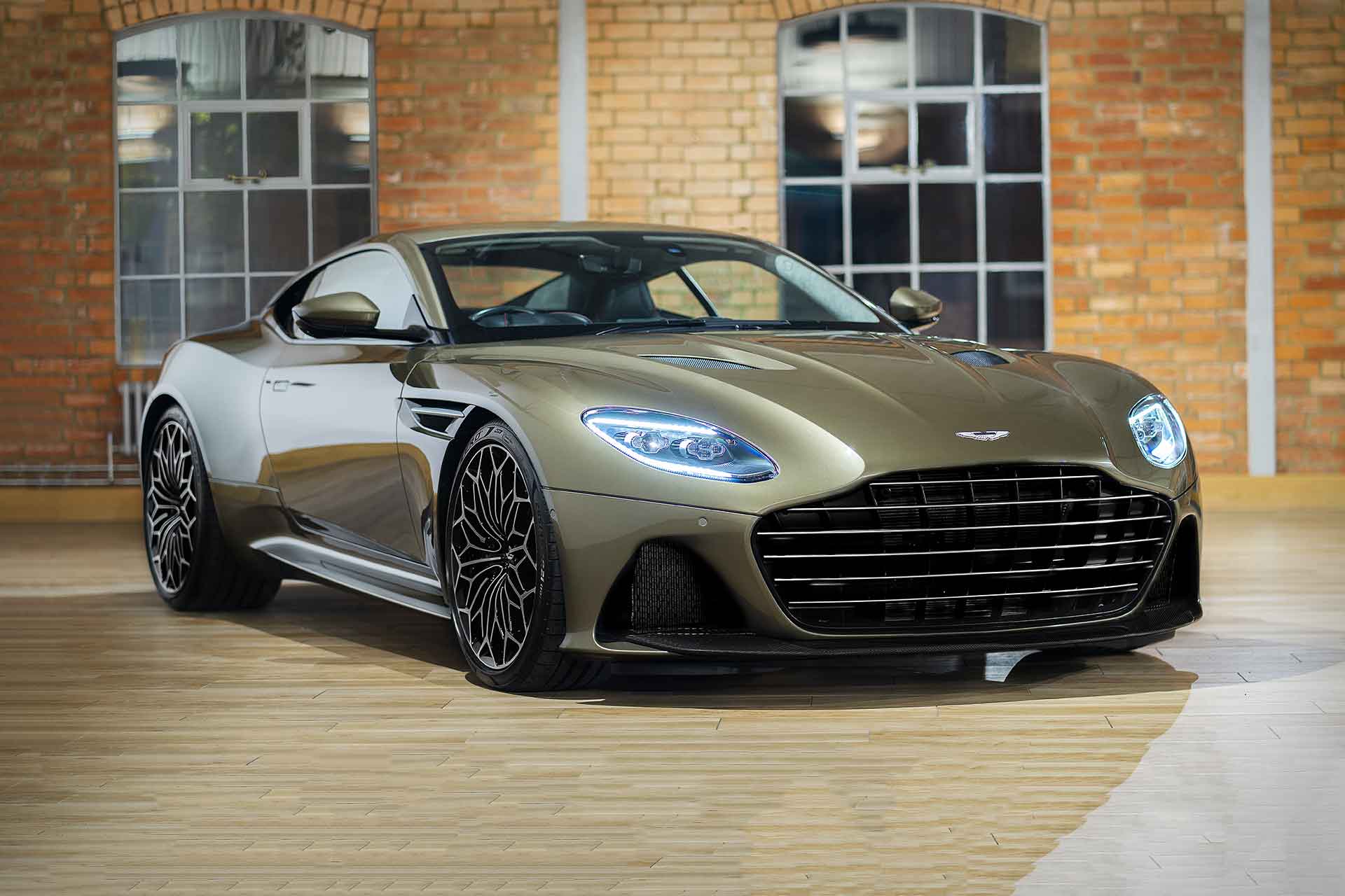 aston martin dbs superleggera james bond Pure Luxe