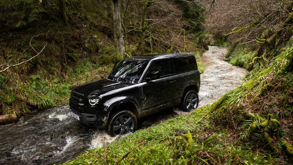 2022-Land-Rover-Defender-2