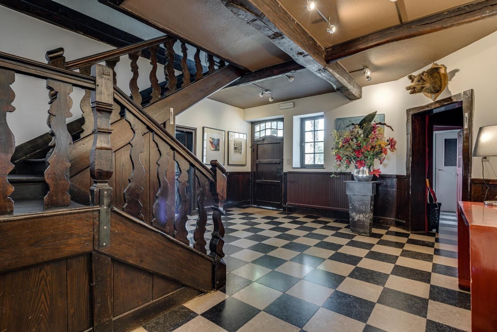 B&B