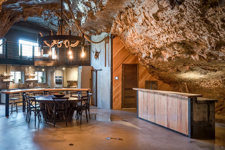 Beckham Creek Cave Lodge