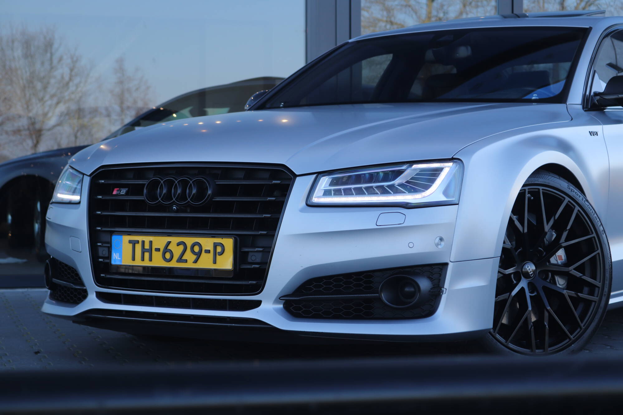 Audi-S8+-2