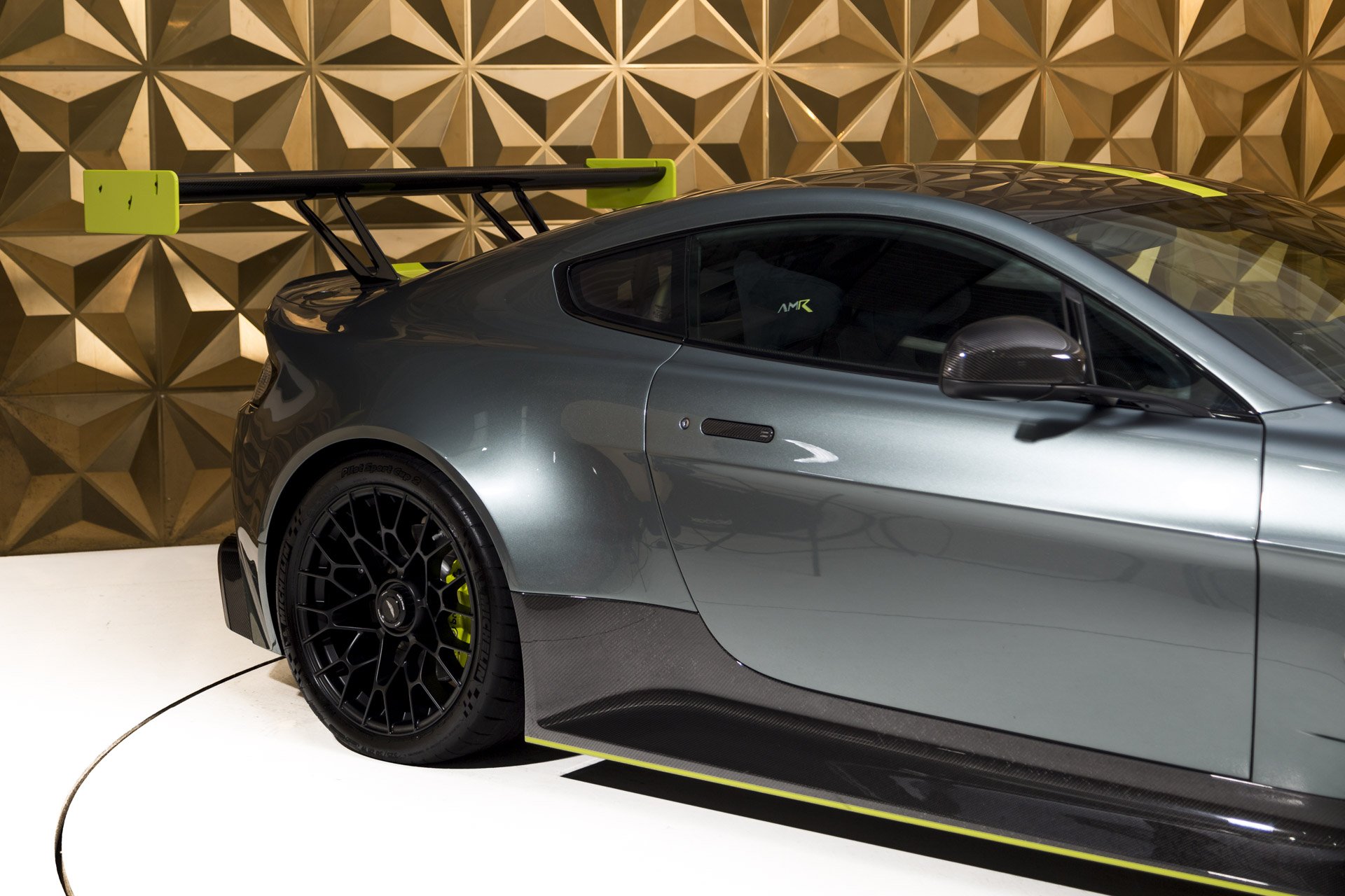 Aston-Martin-Vantage-4