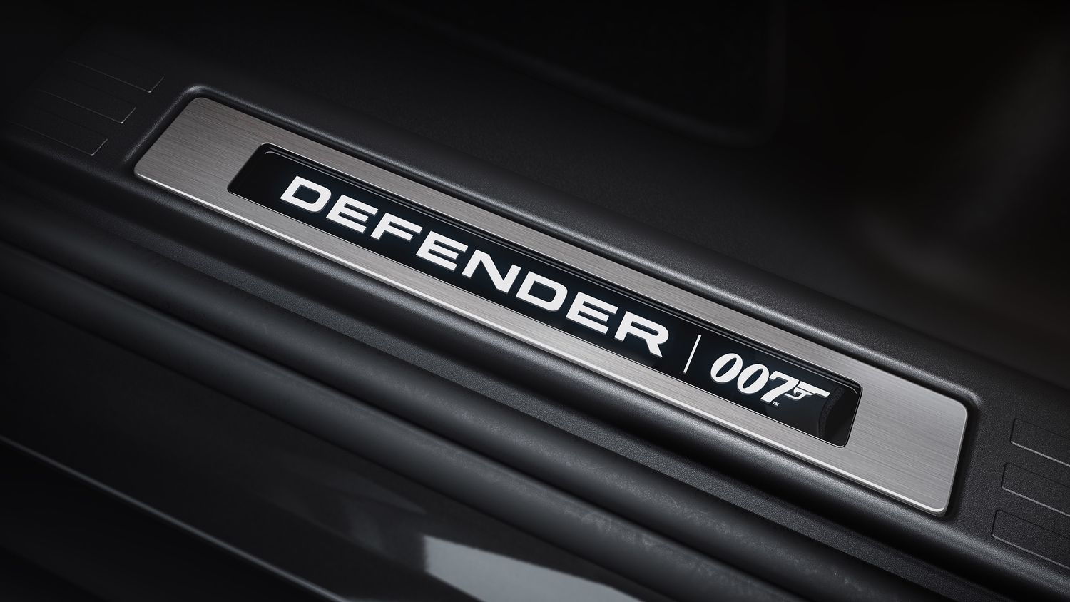 Land Rover Defender Bond