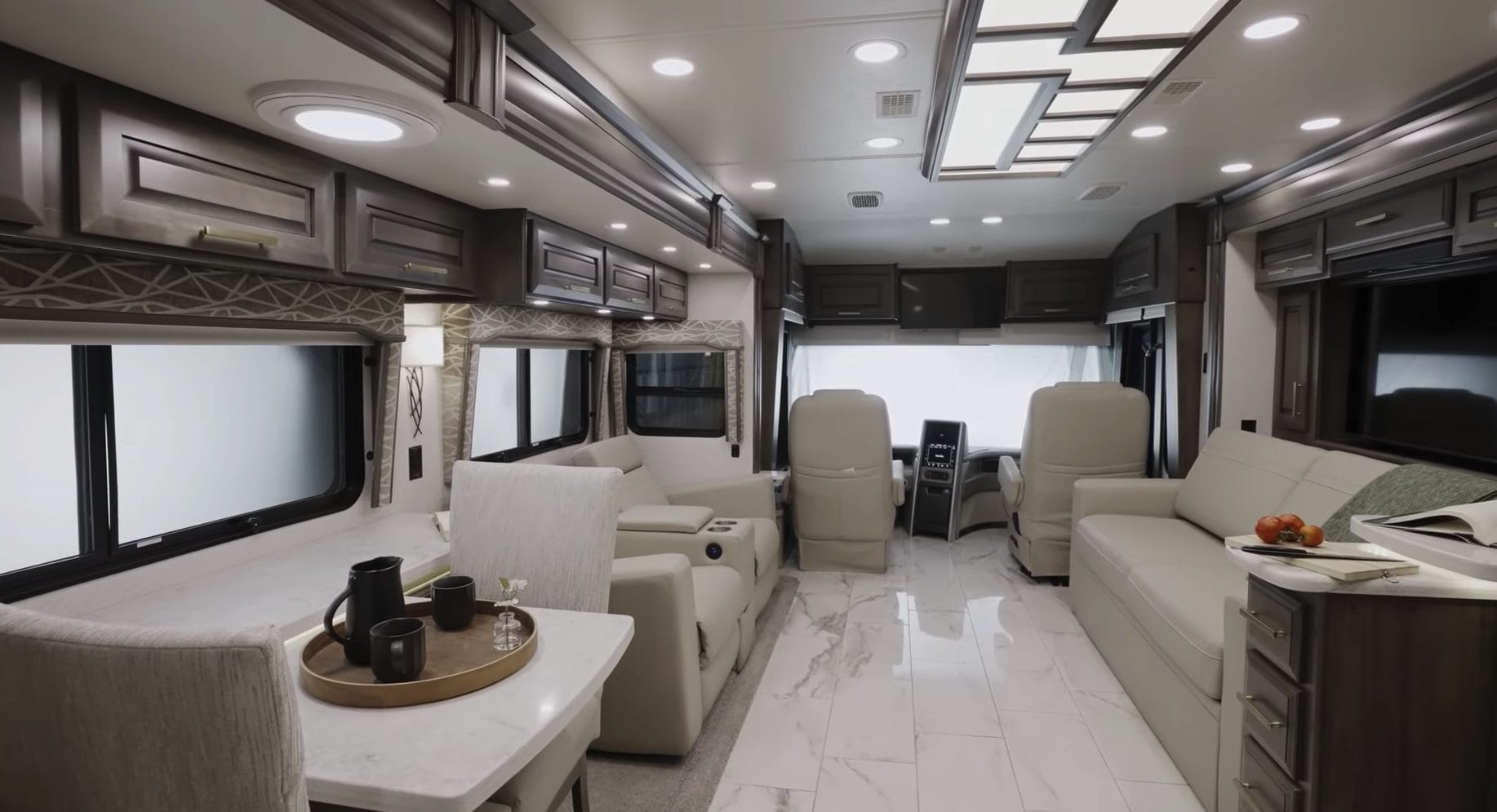 De Integra Cornerstone een van de duurste campers