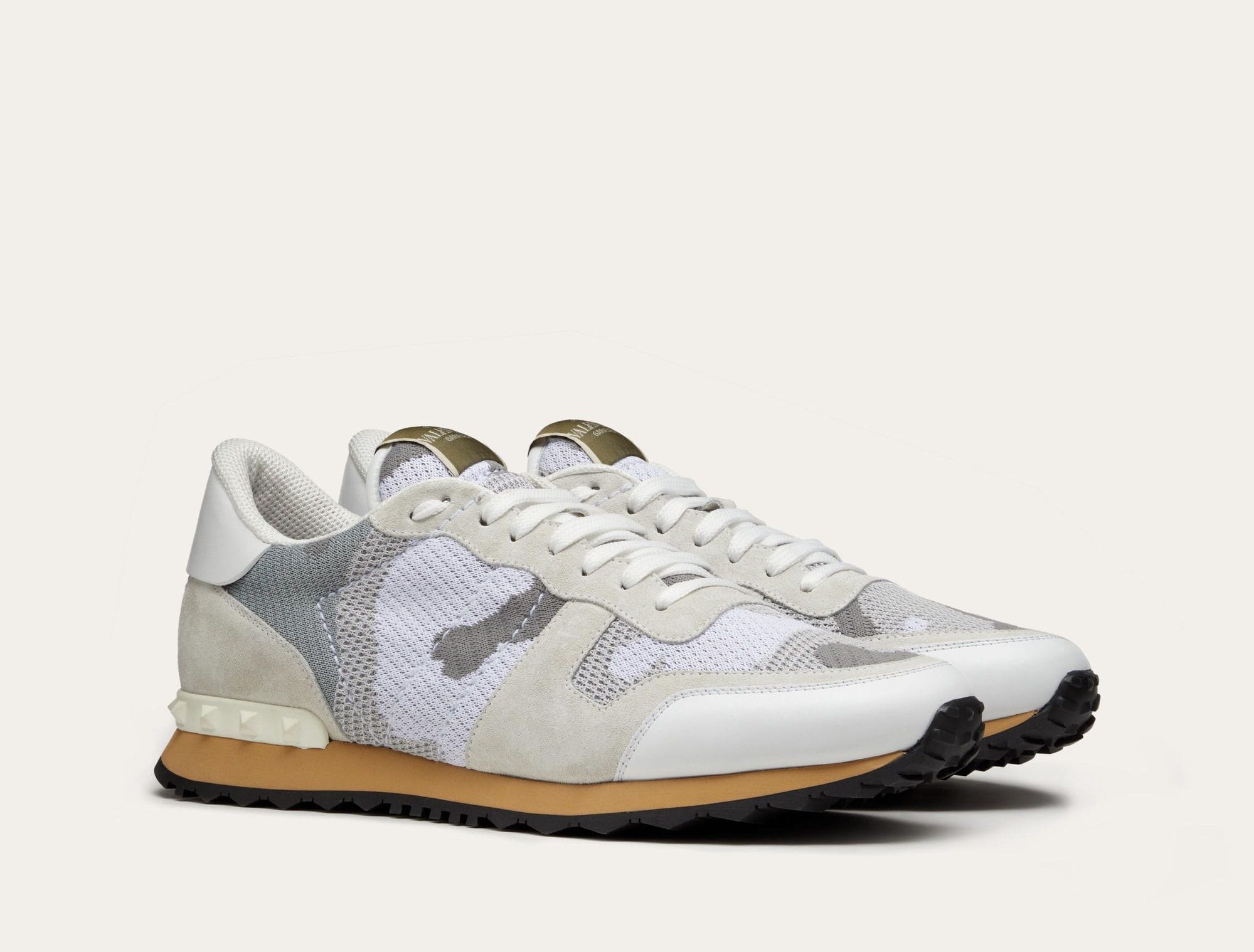 De top luxe simpele sneakers: een overzicht van de meest exclusieve merken