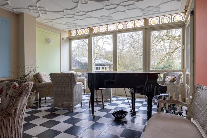 Een majestueuze residentie aan het koningin emmaplein.