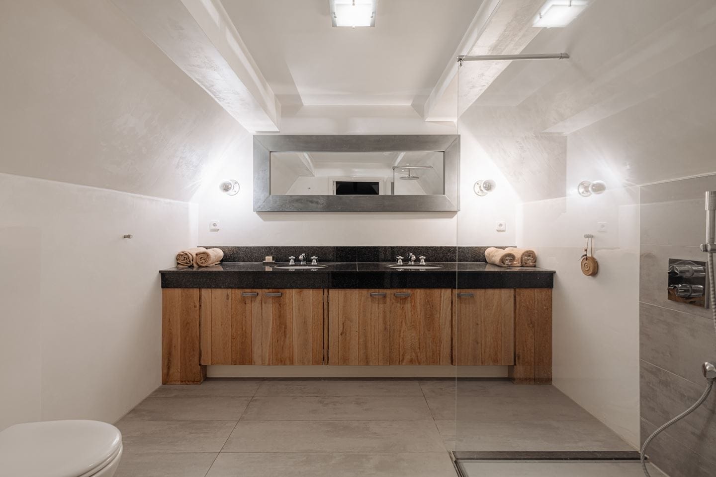 Ex van presentatrice Patty Brard zet zijn weelderige landhuis in de verkoop