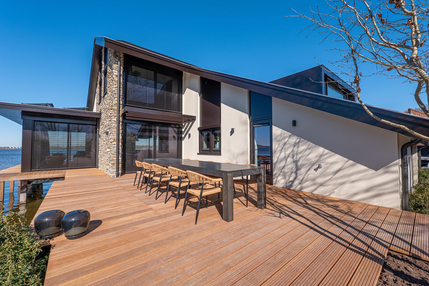 De villa van Arold Back aan de Loosdrechtse Plassen