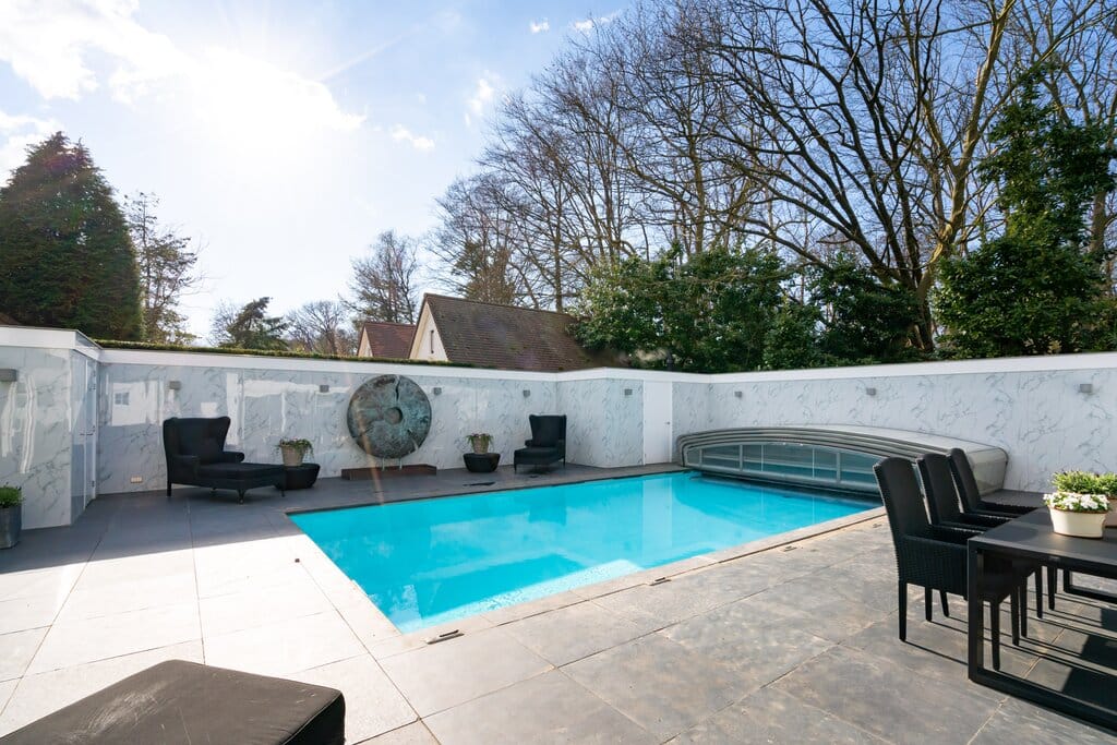 De villa van Connie Breukhoven in Wassenaar is opnieuw te koop verschenen