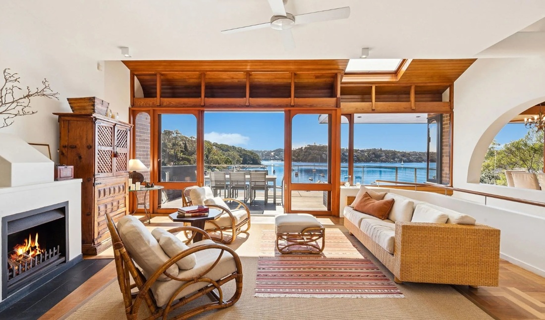 De luxe living met uitzicht op zee